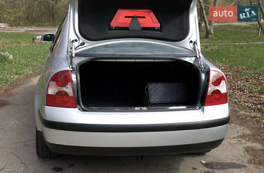 Седан Volkswagen Passat 2001 в 