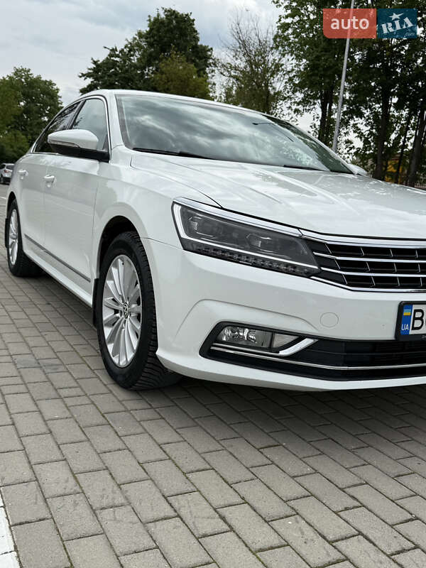 Седан Volkswagen Passat 2016 в Тернополе