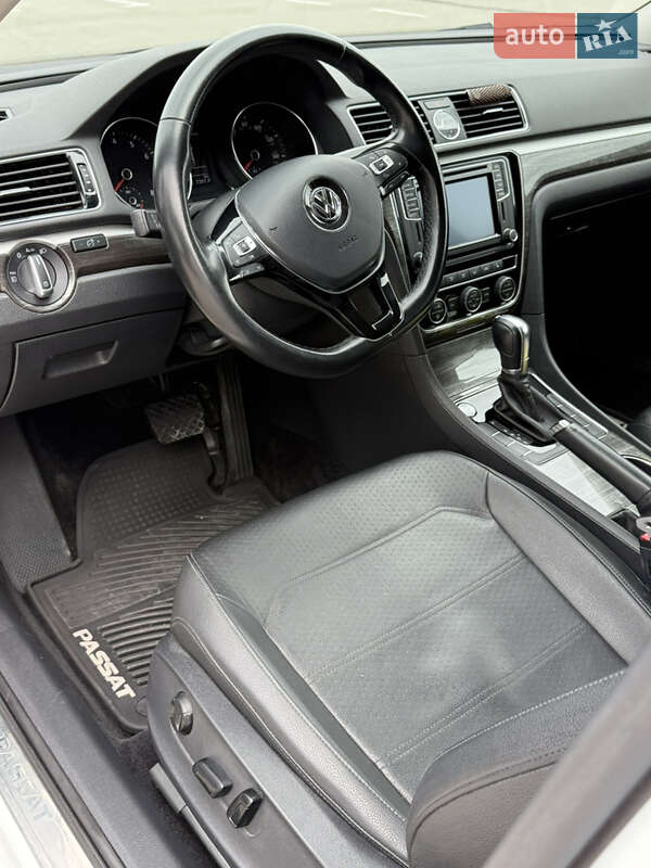 Седан Volkswagen Passat 2016 в Тернополе