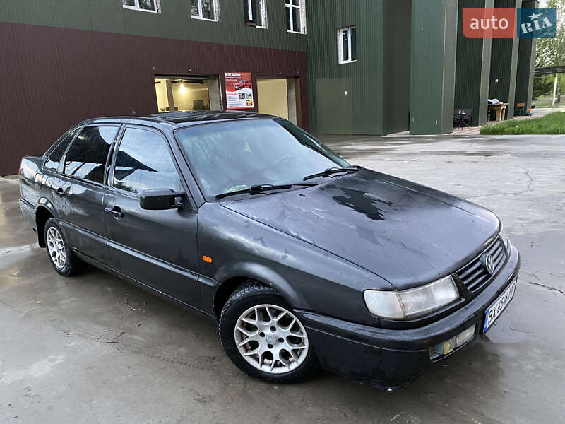 Седан Volkswagen Passat 1994 в 