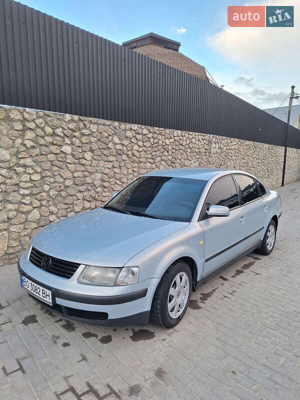 Седан Volkswagen Passat 1999 в 
