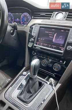 Седан Volkswagen Passat 2015 в 
