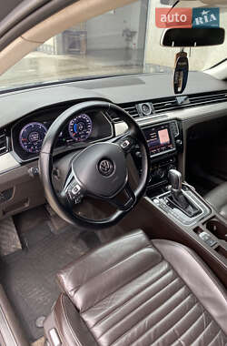 Седан Volkswagen Passat 2015 в 