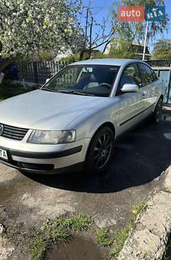 Седан Volkswagen Passat 2000 в 