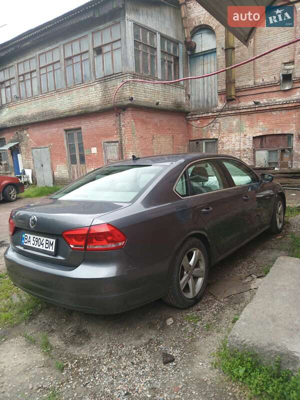 Седан Volkswagen Passat 2011 в Кропивницькому