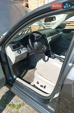 Седан Volkswagen Passat 2011 в 
