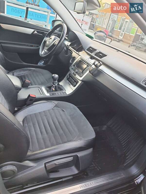 Універсал Volkswagen Passat 2011 в Львові