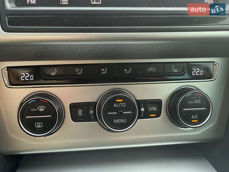 Универсал Volkswagen Passat 2015 в Львове