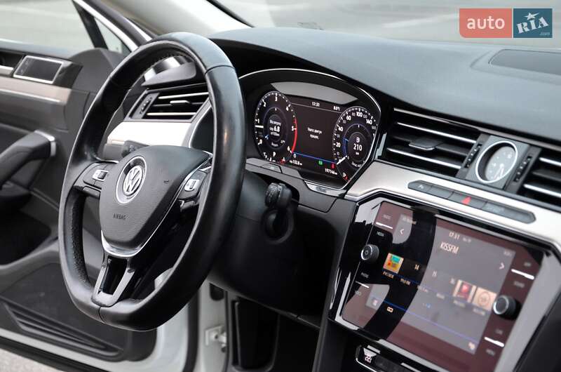 Универсал Volkswagen Passat 2018 в Киеве