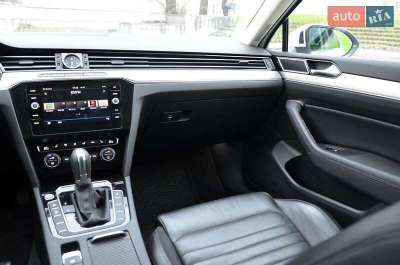 Универсал Volkswagen Passat 2018 в Киеве