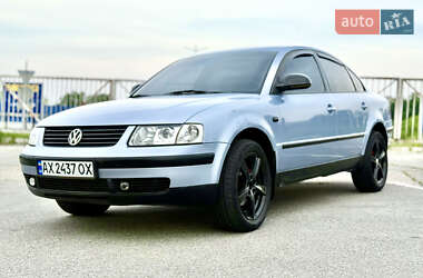 Седан Volkswagen Passat 1998 в Харькове