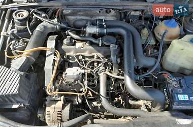 Универсал Volkswagen Passat 1994 в 