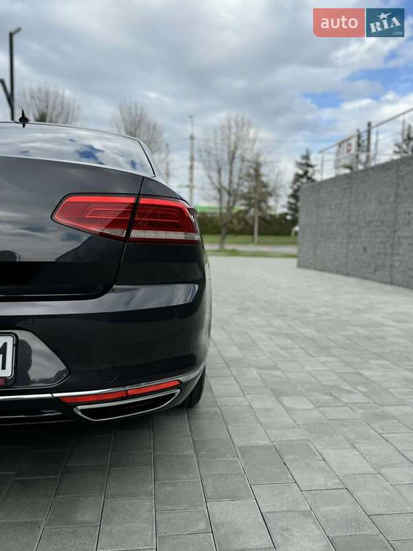 Седан Volkswagen Passat 2018 в Луцьку