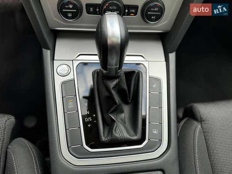 Седан Volkswagen Passat 2018 в Луцьку