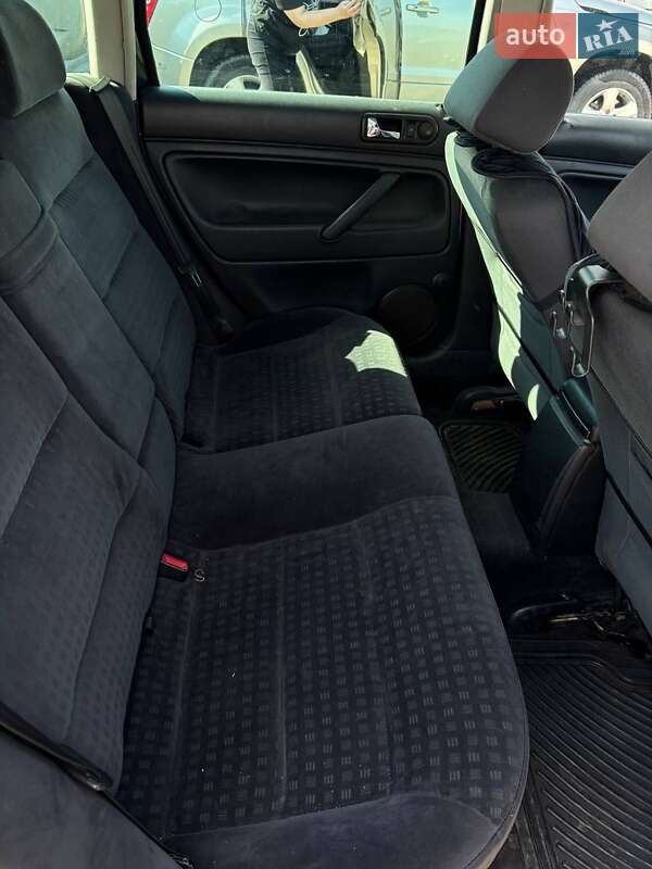 Универсал Volkswagen Passat 2001 в Смеле