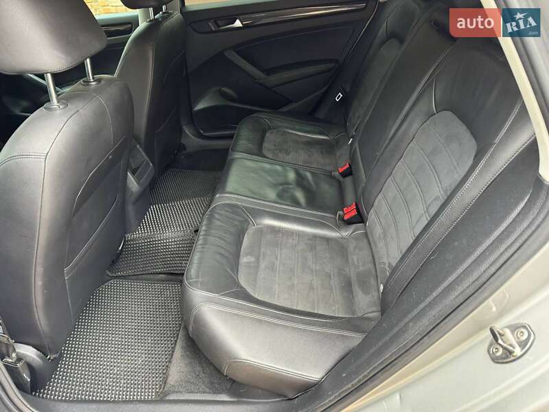 Седан Volkswagen Passat 2011 в Луцке