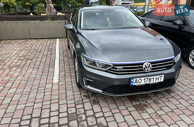 Седан Volkswagen Passat 2016 в Ужгороді