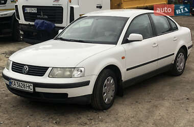 Седан Volkswagen Passat 1997 в Вишневом