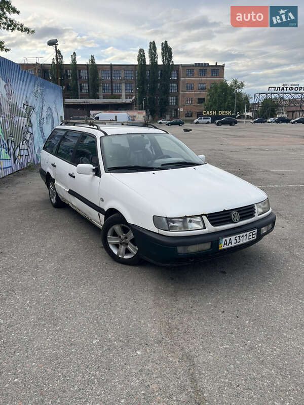 Універсал Volkswagen Passat 1994 в Києві