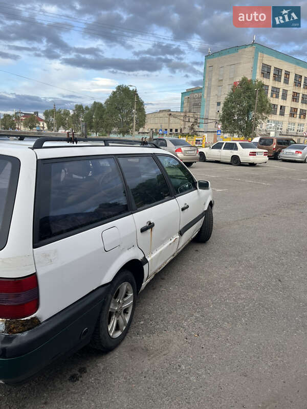 Універсал Volkswagen Passat 1994 в Києві