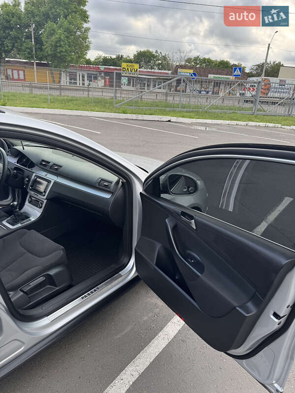 Універсал Volkswagen Passat 2010 в Одесі