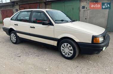 Седан Volkswagen Passat 1989 в 