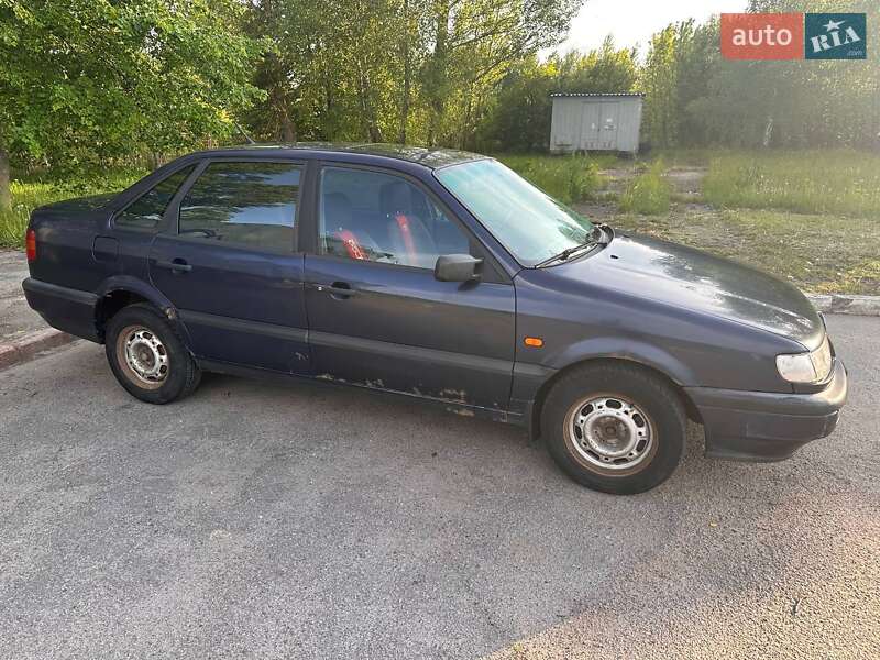 Седан Volkswagen Passat 1994 в Житомирі