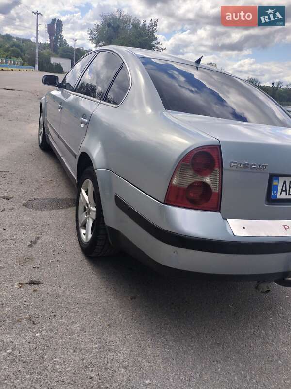 Седан Volkswagen Passat 2001 в Дашеві