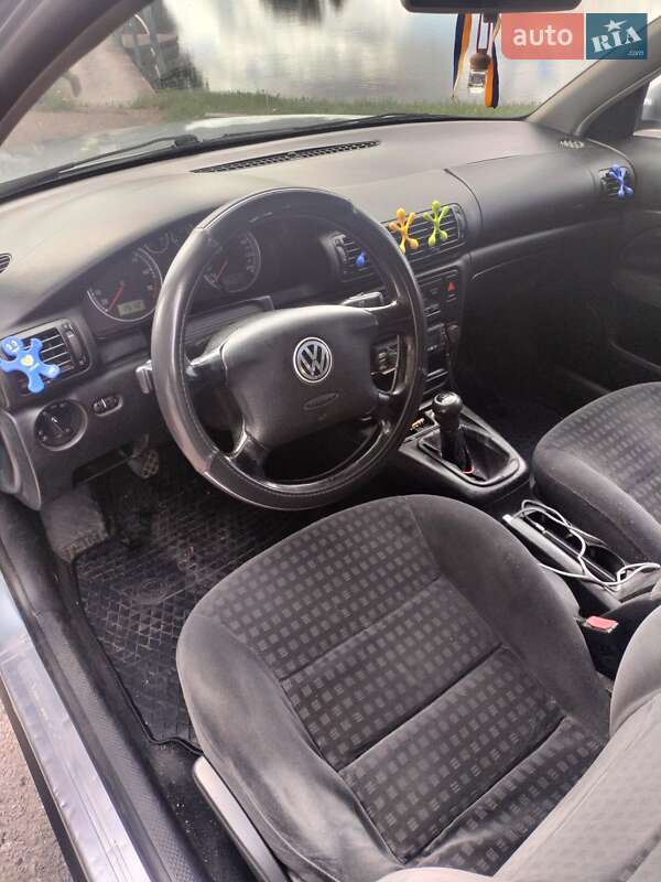 Седан Volkswagen Passat 2001 в Дашеві