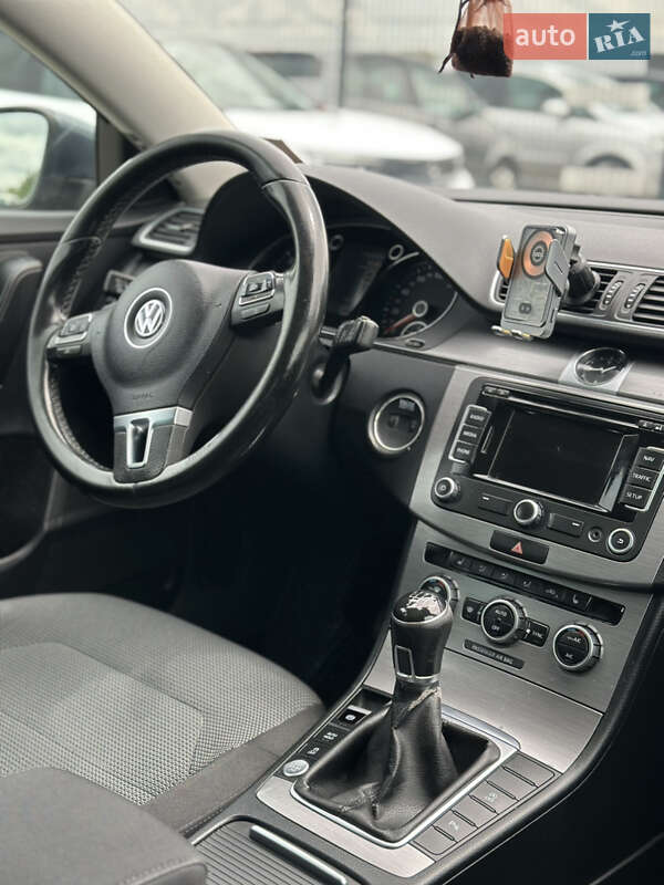 Універсал Volkswagen Passat 2014 в Івано-Франківську