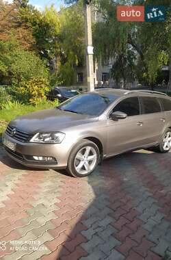 Універсал Volkswagen Passat 2011 в Дніпрі