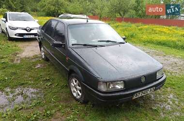 Седан Volkswagen Passat 1992 в Міжгір'ї