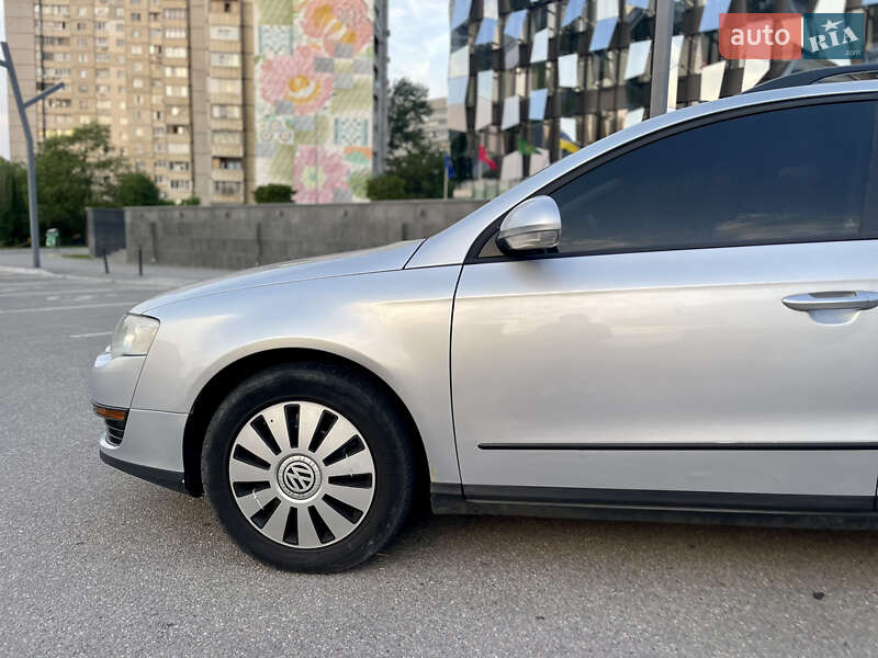 Универсал Volkswagen Passat 2006 в Харькове