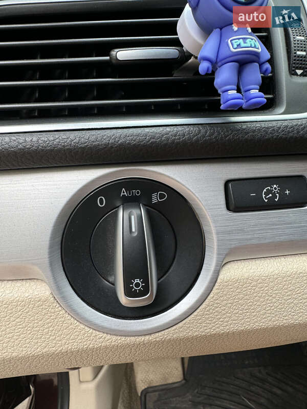 Седан Volkswagen Passat 2012 в Чернигове