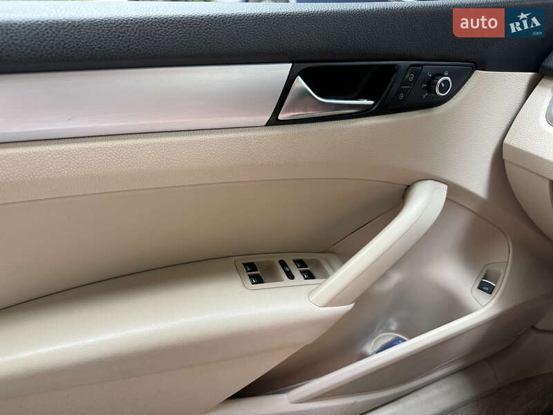 Седан Volkswagen Passat 2012 в Чернигове