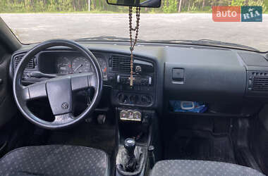 Седан Volkswagen Passat 1995 в 