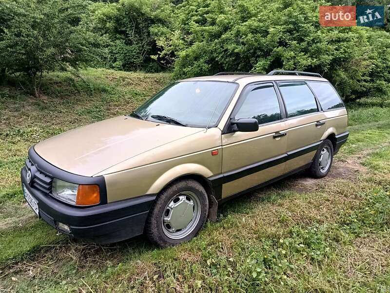 Универсал Volkswagen Passat 1989 в 