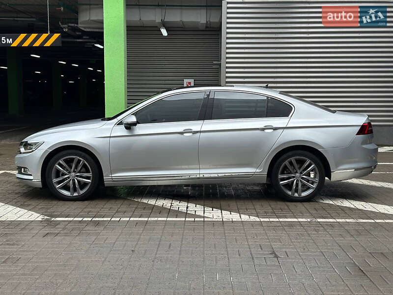 Седан Volkswagen Passat 2018 в Києві