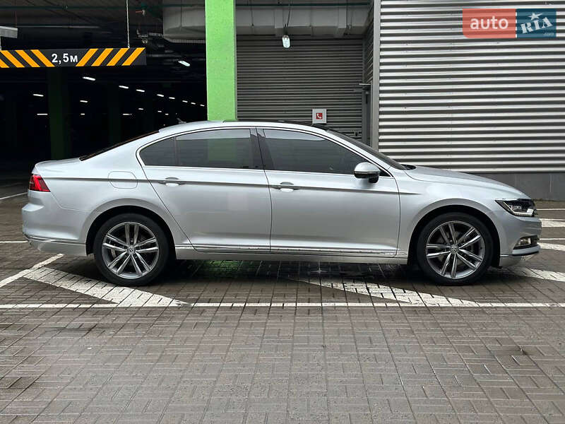 Седан Volkswagen Passat 2018 в Києві