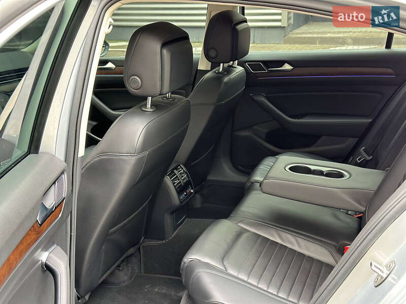 Седан Volkswagen Passat 2018 в Києві