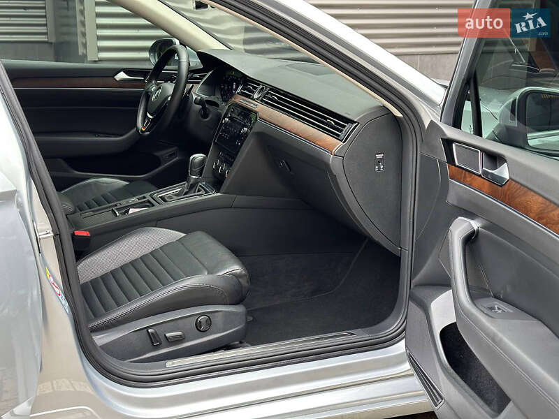 Седан Volkswagen Passat 2018 в Києві