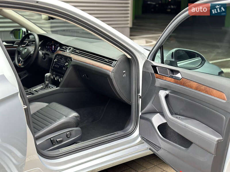 Седан Volkswagen Passat 2018 в Києві