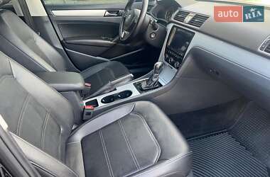 Седан Volkswagen Passat 2012 в 