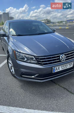 Седан Volkswagen Passat 2015 в Києві