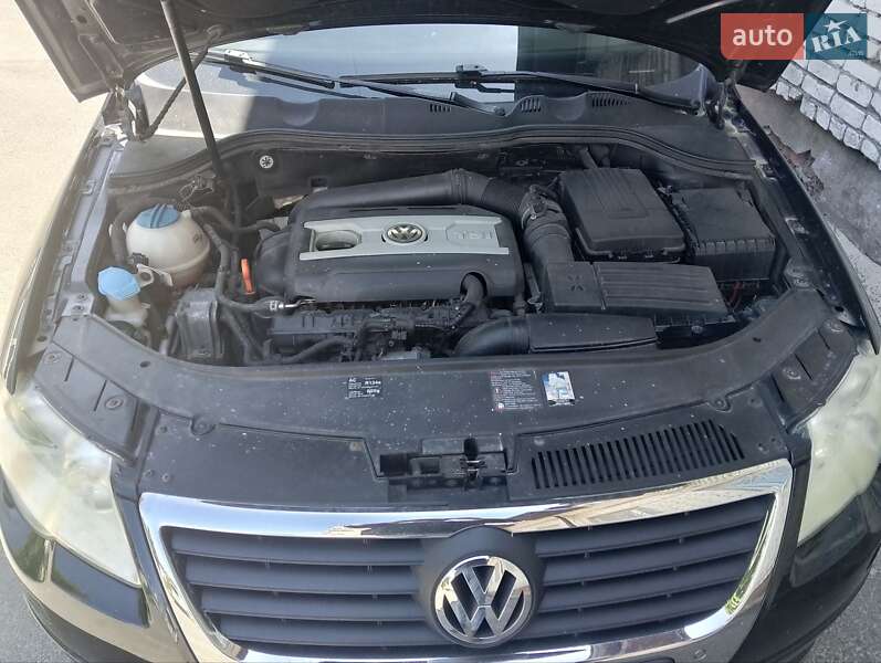 Універсал Volkswagen Passat 2008 в Новояворівську