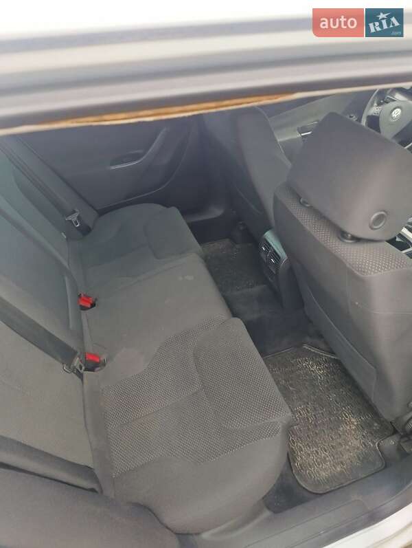 Универсал Volkswagen Passat 2005 в Тячеве