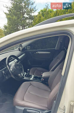 Універсал Volkswagen Passat 2013 в 