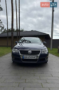 Універсал Volkswagen Passat 2009 в Житомирі
