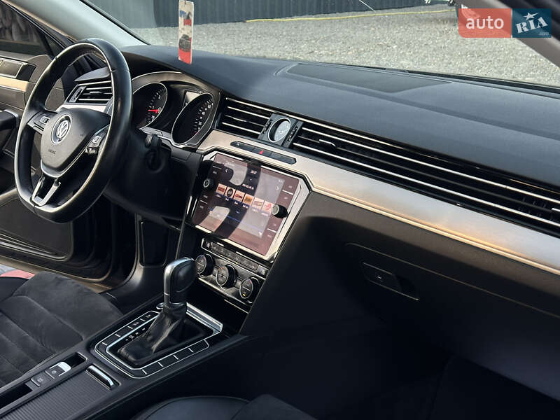 Седан Volkswagen Passat 2019 в Береговому