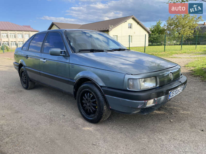 Седан Volkswagen Passat 1988 в Стрию